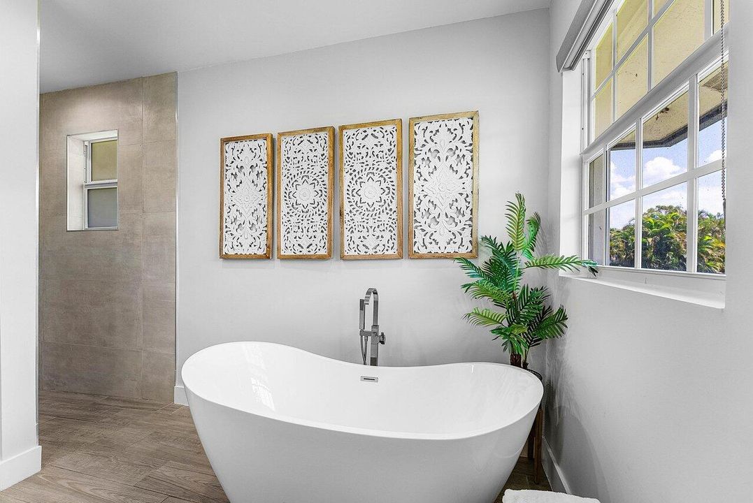 For Rent: $45,000 (7 beds, 6 baths, 7052 Square Feet)