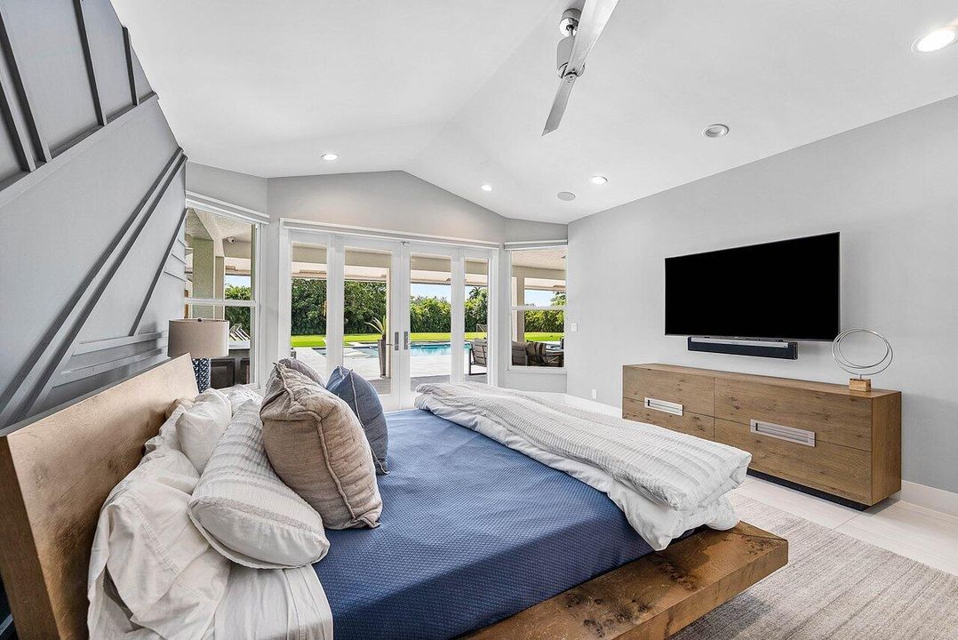 For Rent: $45,000 (7 beds, 6 baths, 7052 Square Feet)