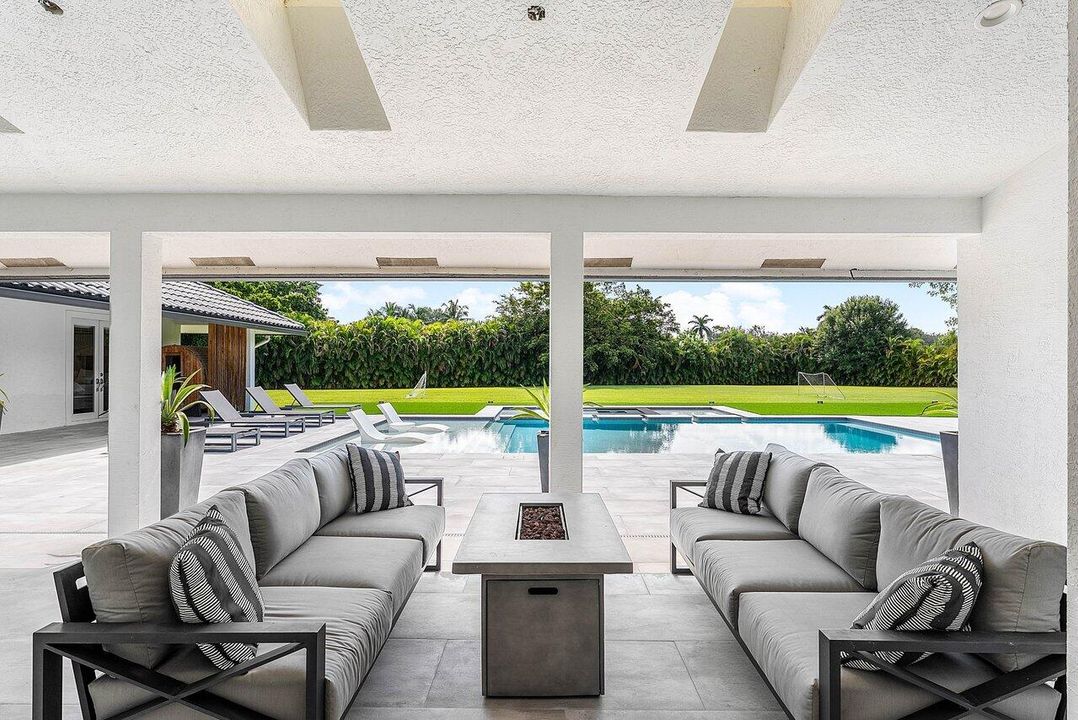 For Rent: $45,000 (7 beds, 6 baths, 7052 Square Feet)