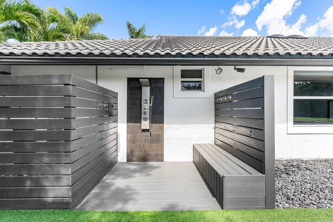 For Rent: $45,000 (7 beds, 6 baths, 7052 Square Feet)