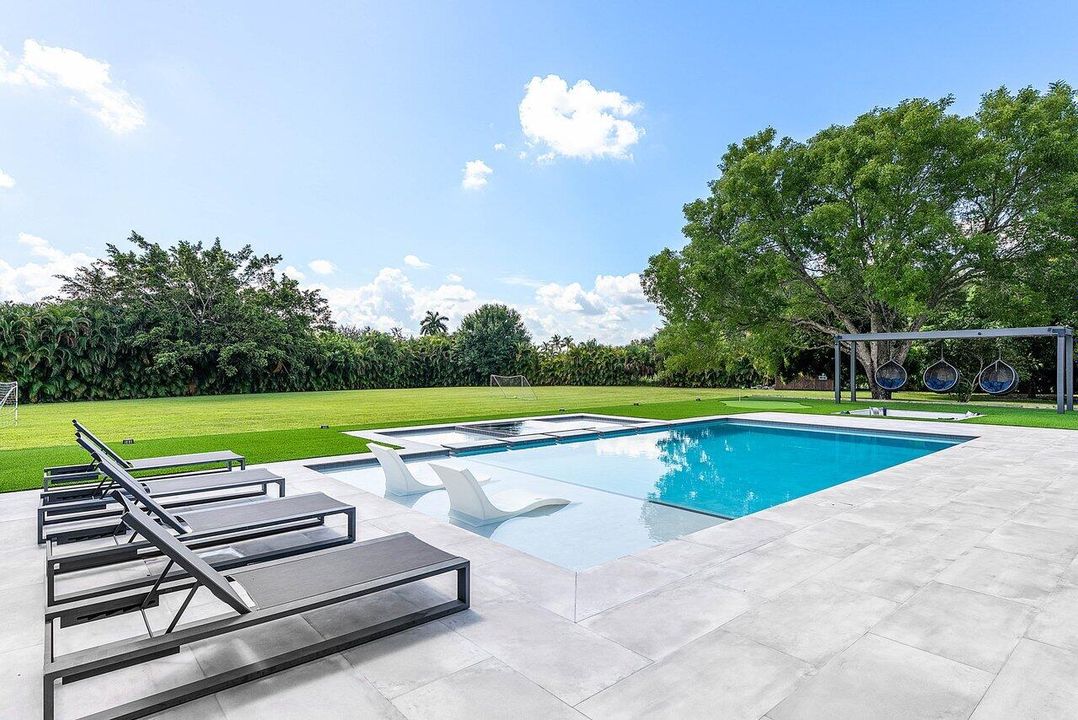 For Rent: $45,000 (7 beds, 6 baths, 7052 Square Feet)