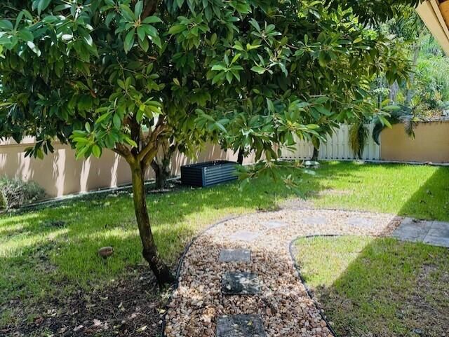 Под контрактом: $4,000 (5 спален, 4 ванн, 2960 Квадратных фут)