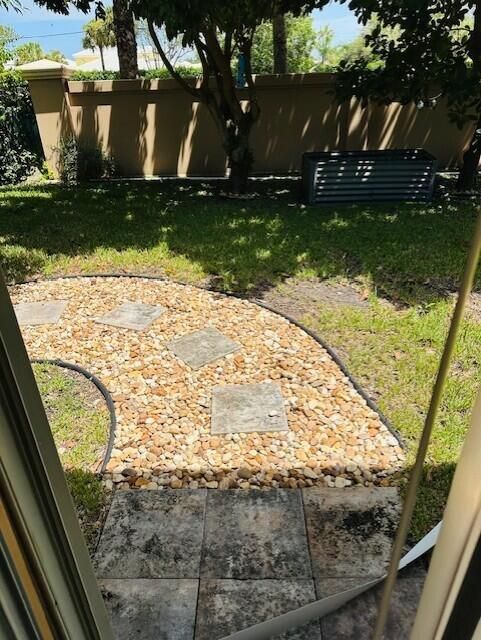 Под контрактом: $4,000 (5 спален, 4 ванн, 2960 Квадратных фут)