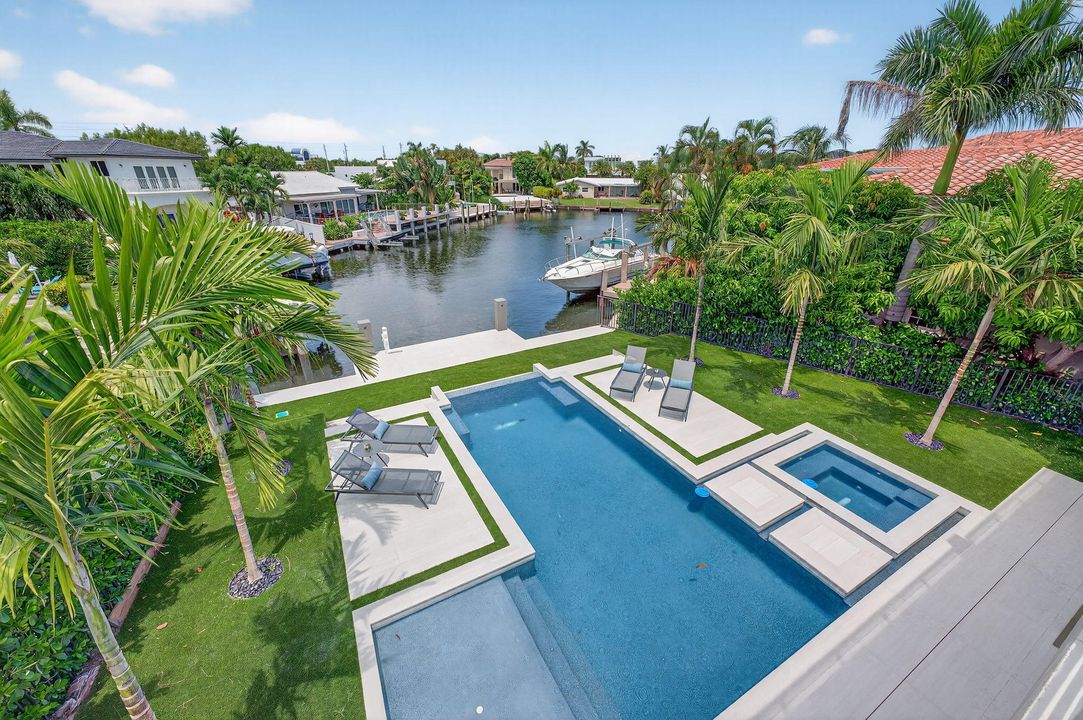 Под контрактом: $6,249,000 (5 спален, 5 ванн, 5556 Квадратных фут)