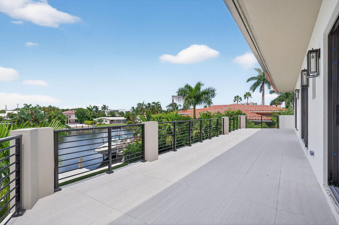 Под контрактом: $6,249,000 (5 спален, 5 ванн, 5556 Квадратных фут)