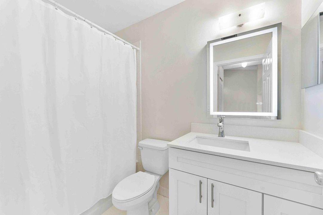 合同活跃: $2,150 (2 贝兹, 2 浴室, 920 平方英尺)