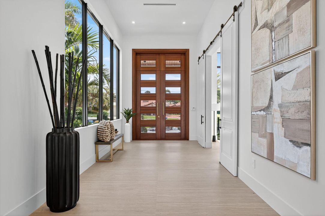 Под контрактом: $6,249,000 (5 спален, 5 ванн, 5556 Квадратных фут)