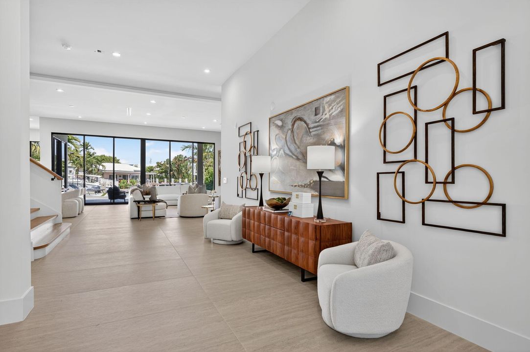 Под контрактом: $6,249,000 (5 спален, 5 ванн, 5556 Квадратных фут)