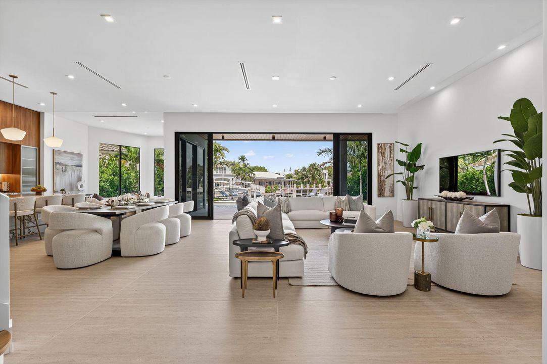 Под контрактом: $6,249,000 (5 спален, 5 ванн, 5556 Квадратных фут)