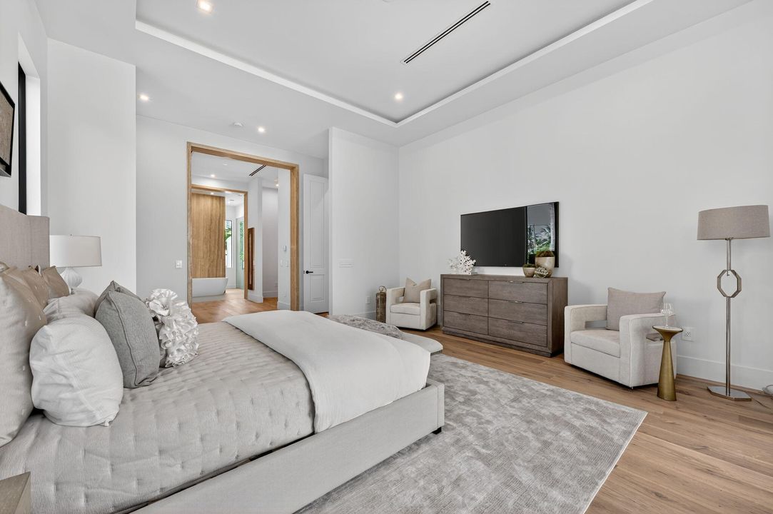 Под контрактом: $6,249,000 (5 спален, 5 ванн, 5556 Квадратных фут)