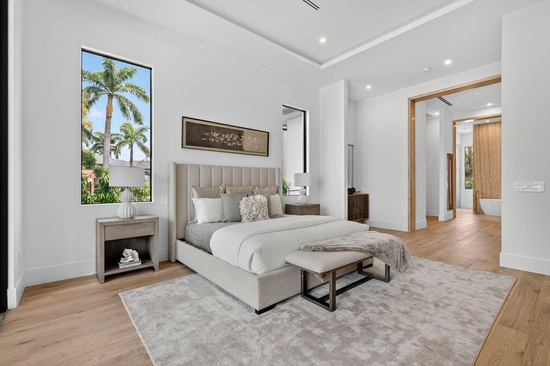 Под контрактом: $6,249,000 (5 спален, 5 ванн, 5556 Квадратных фут)