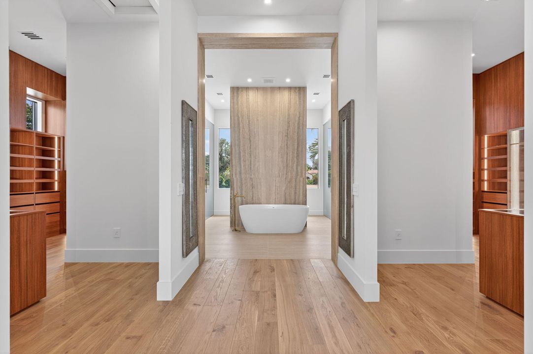 Под контрактом: $6,249,000 (5 спален, 5 ванн, 5556 Квадратных фут)