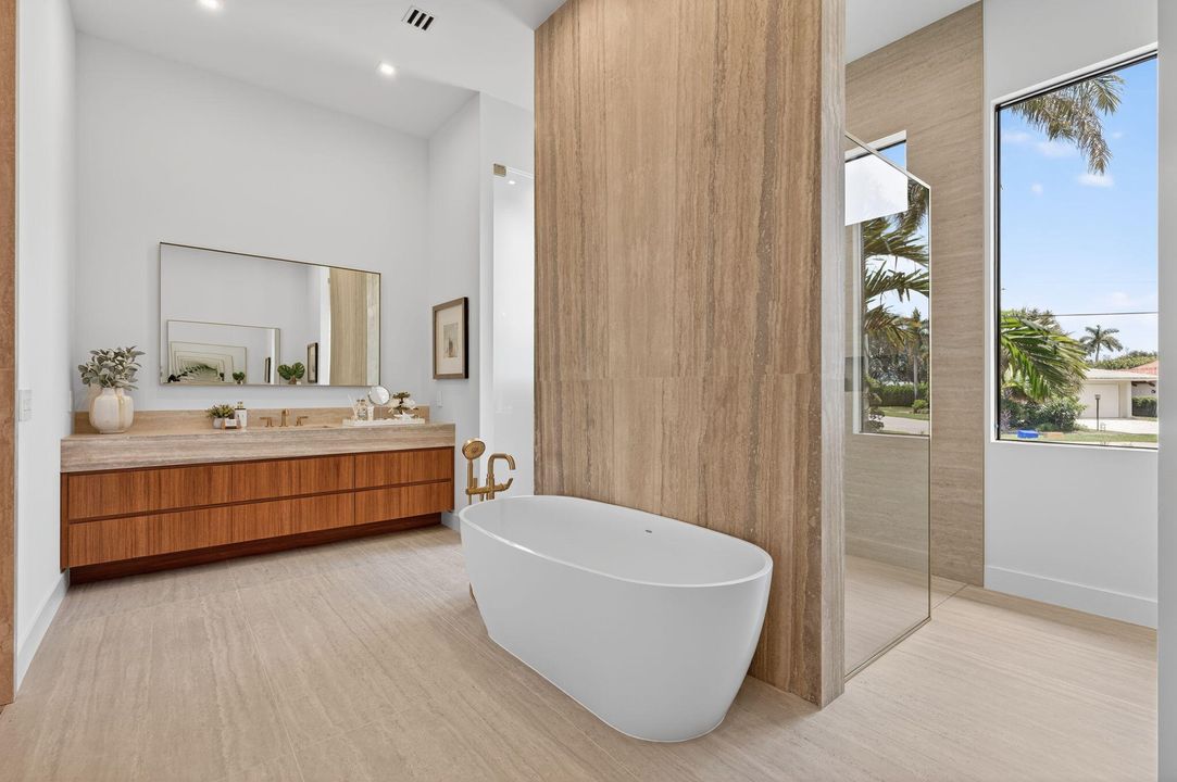 Под контрактом: $6,249,000 (5 спален, 5 ванн, 5556 Квадратных фут)