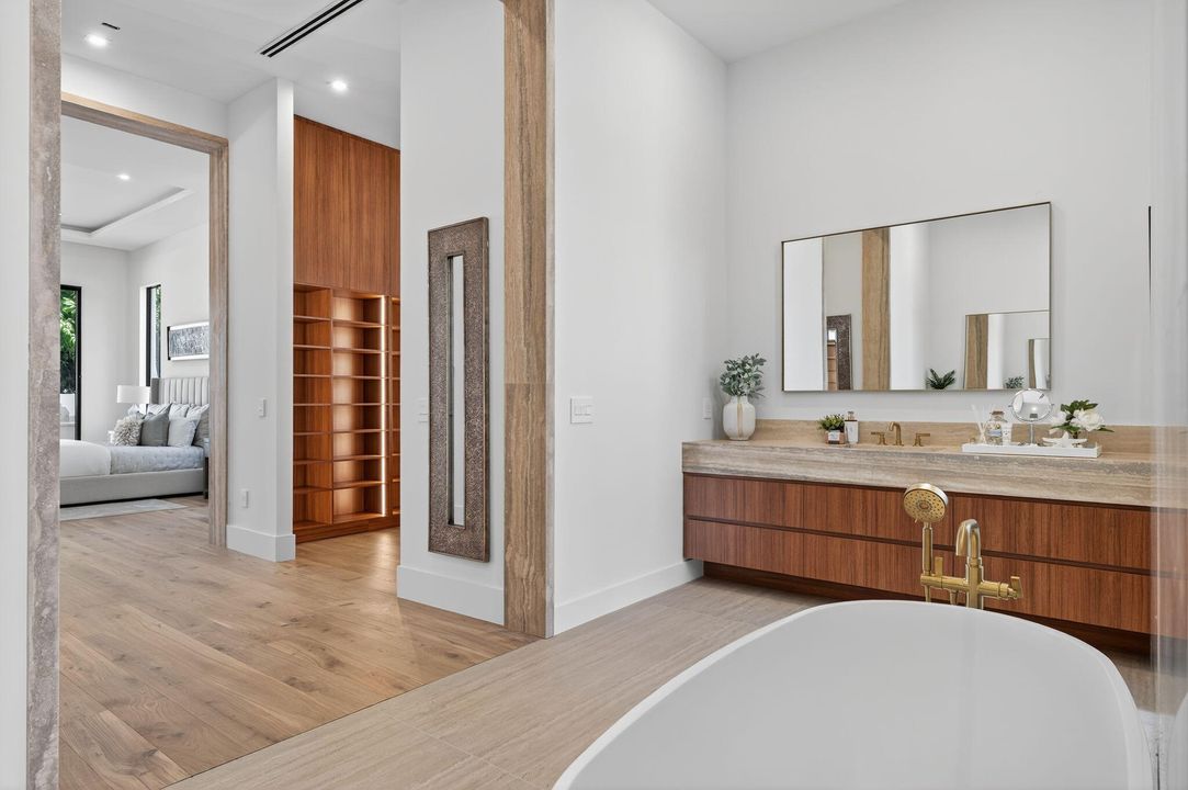 Под контрактом: $6,249,000 (5 спален, 5 ванн, 5556 Квадратных фут)