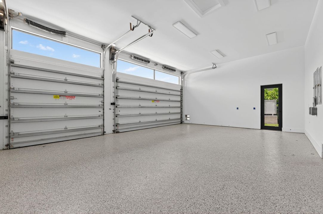 Под контрактом: $6,249,000 (5 спален, 5 ванн, 5556 Квадратных фут)