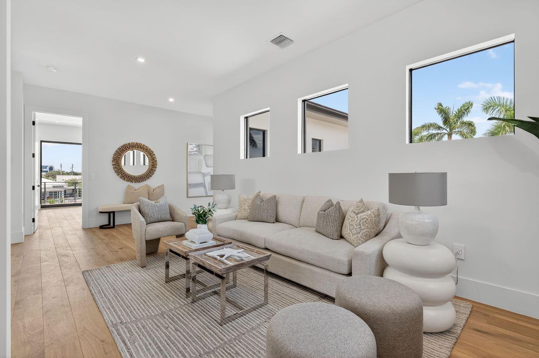 Под контрактом: $6,249,000 (5 спален, 5 ванн, 5556 Квадратных фут)