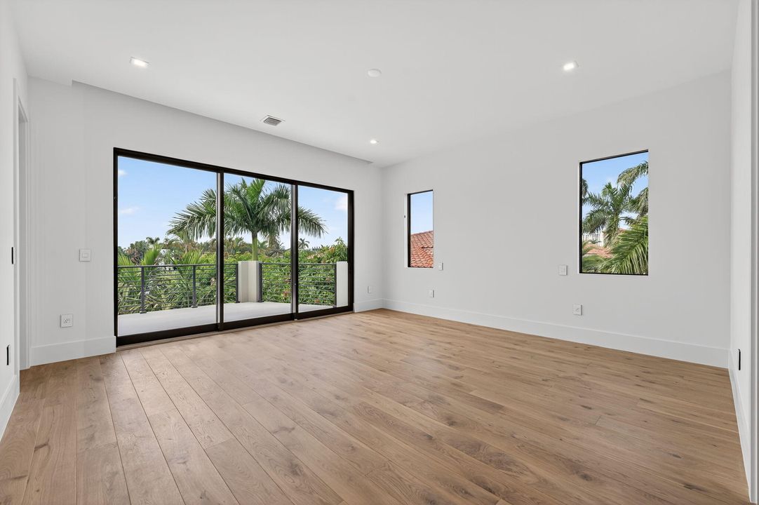 Под контрактом: $6,249,000 (5 спален, 5 ванн, 5556 Квадратных фут)