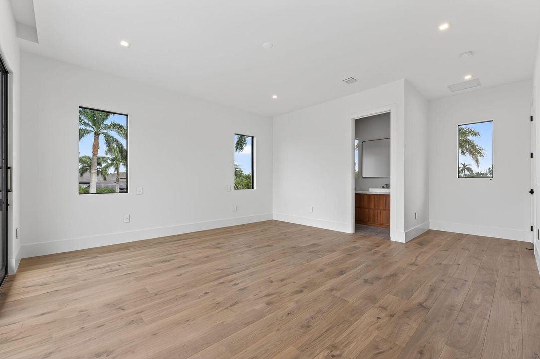 Под контрактом: $6,249,000 (5 спален, 5 ванн, 5556 Квадратных фут)