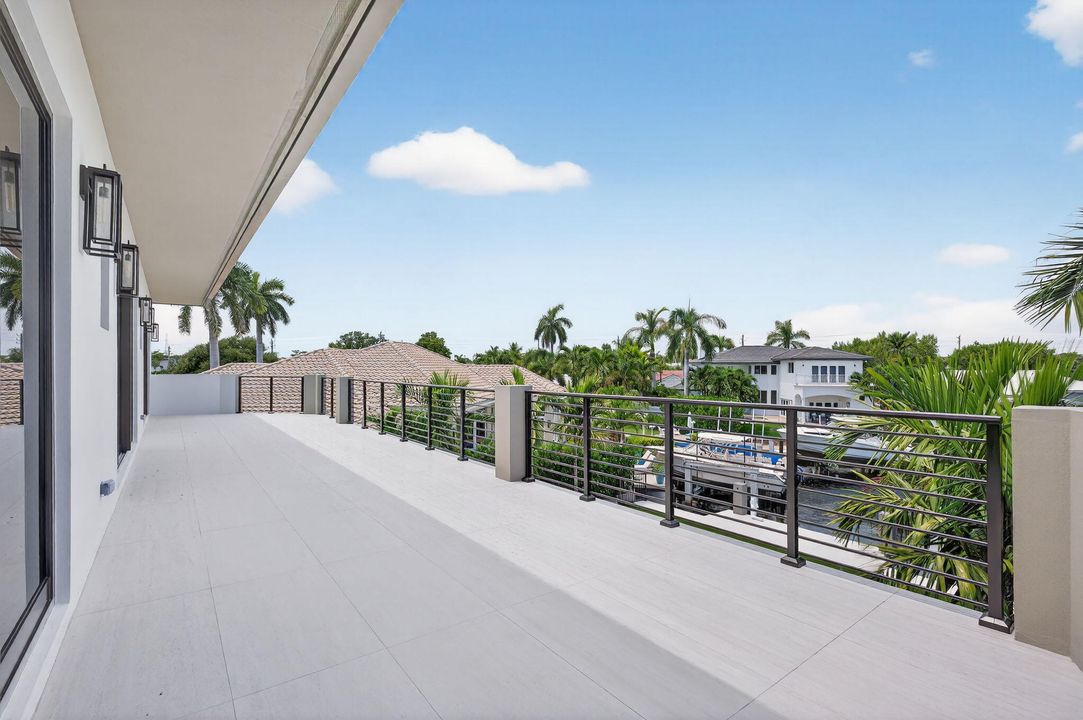 Под контрактом: $6,249,000 (5 спален, 5 ванн, 5556 Квадратных фут)