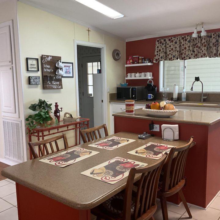 Active With Contract: $184,900 (3 beds, 2 baths, 1728 Square Feet)