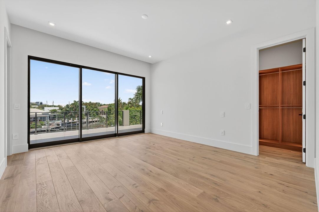 Под контрактом: $6,249,000 (5 спален, 5 ванн, 5556 Квадратных фут)