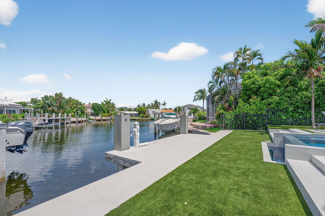 Под контрактом: $6,249,000 (5 спален, 5 ванн, 5556 Квадратных фут)