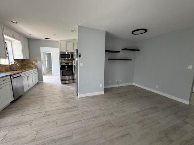 Под контрактом: $3,600 (3 спален, 2 ванн, 1596 Квадратных фут)