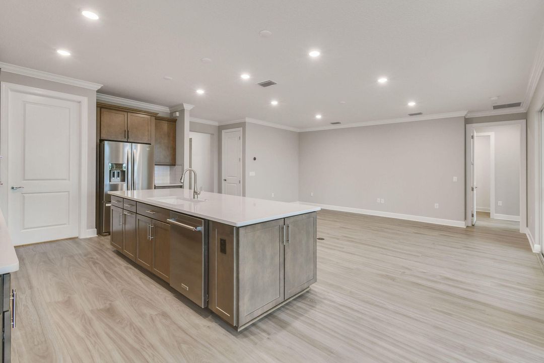 Activo con contrato: $699,305 (3 camas, 2 baños, 2114 Pies cuadrados)