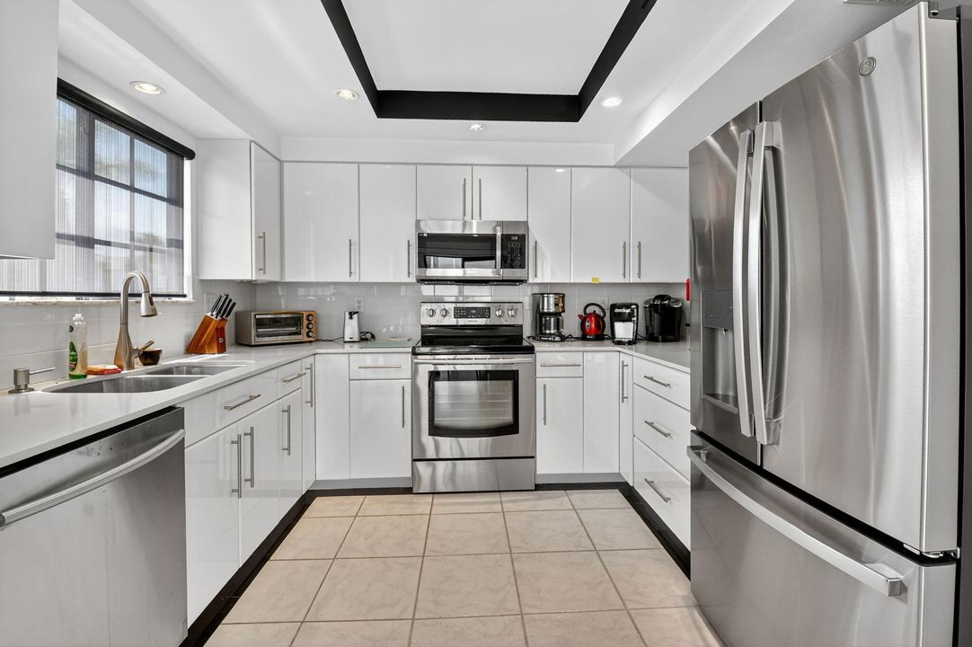 Active With Contract: $10,000 (2 beds, 2 baths, 1688 Square Feet)