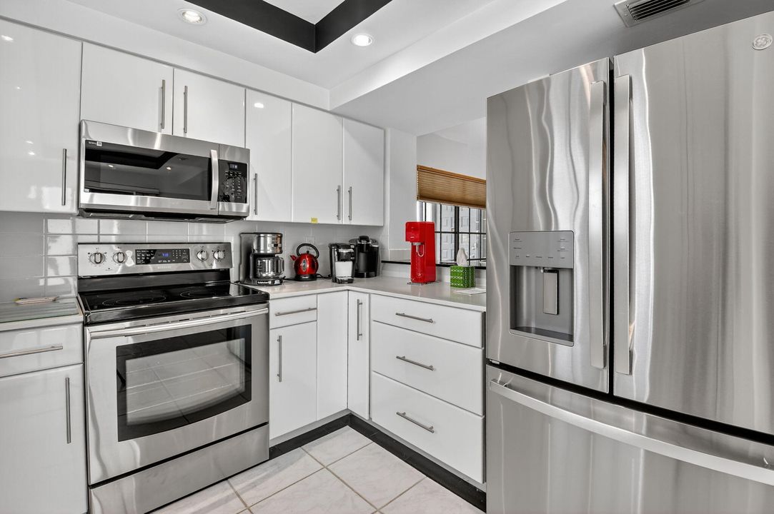 Active With Contract: $10,000 (2 beds, 2 baths, 1688 Square Feet)