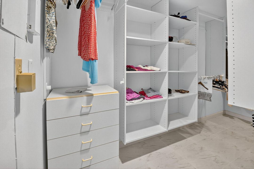 Active With Contract: $10,000 (2 beds, 2 baths, 1688 Square Feet)