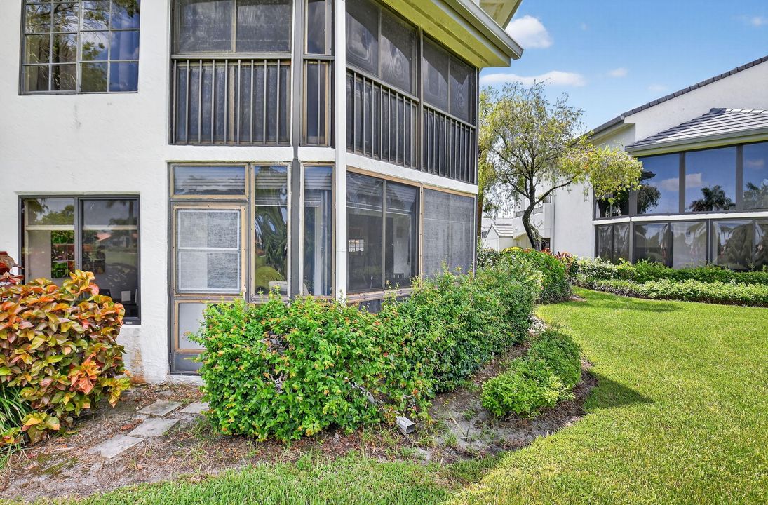 Active With Contract: $10,000 (2 beds, 2 baths, 1688 Square Feet)