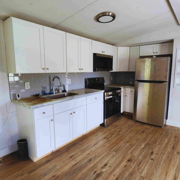 For Sale: $130,000 (2 beds, 1 baths, 672 Square Feet)