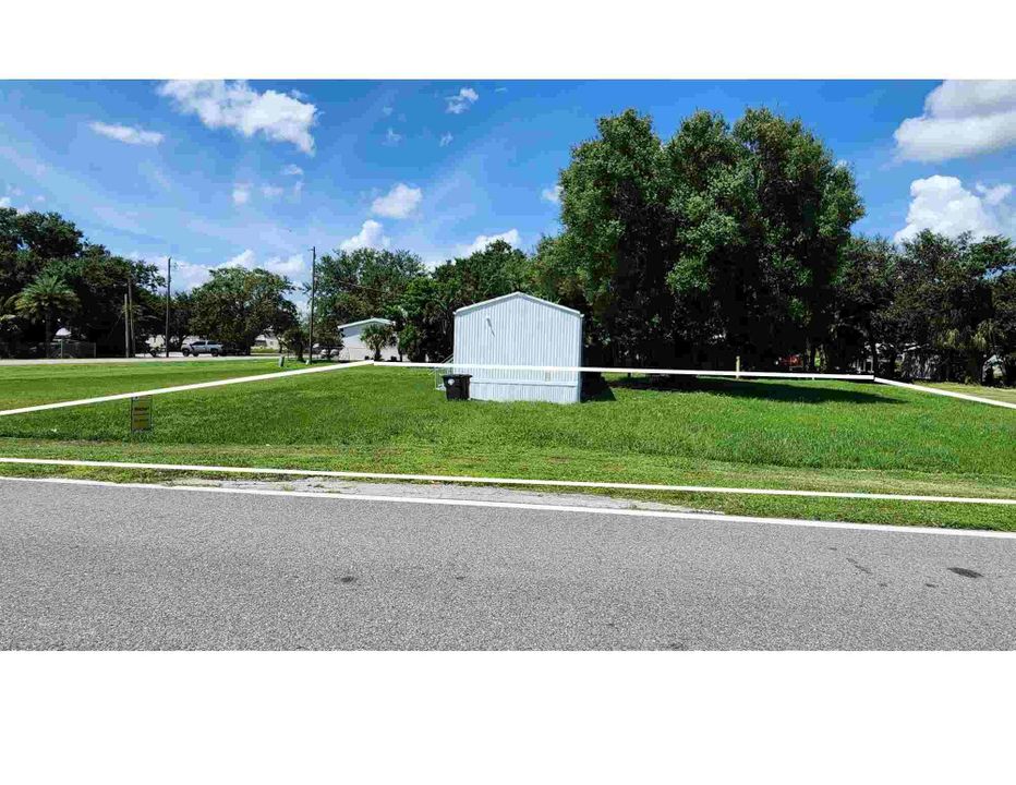 For Sale: $130,000 (2 beds, 1 baths, 672 Square Feet)