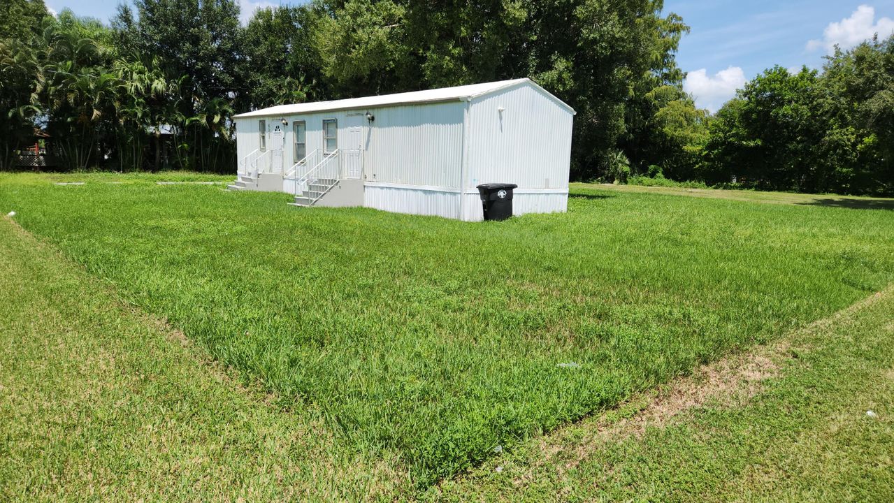 For Sale: $130,000 (2 beds, 1 baths, 672 Square Feet)