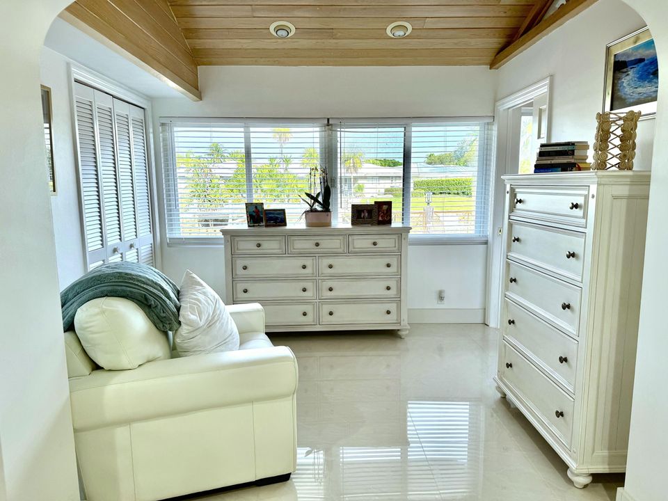 Active With Contract: $7,900 (3 beds, 2 baths, 2819 Square Feet)