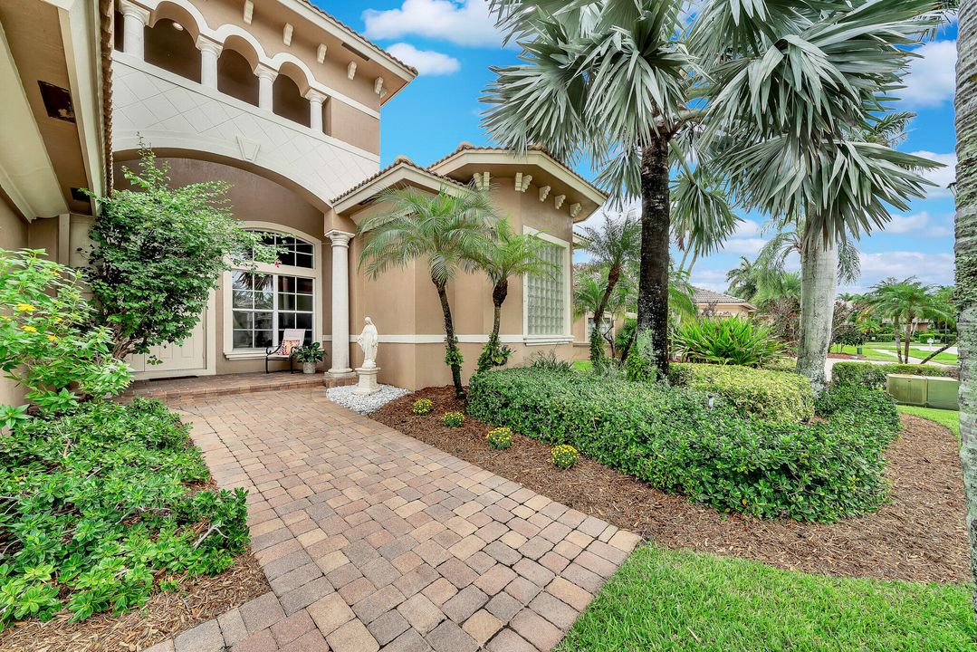 For Sale: $1,099,000 (5 beds, 4 baths, 4384 Square Feet)