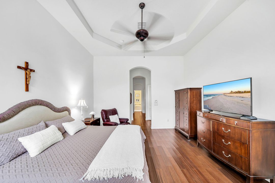 For Sale: $1,099,000 (5 beds, 4 baths, 4384 Square Feet)