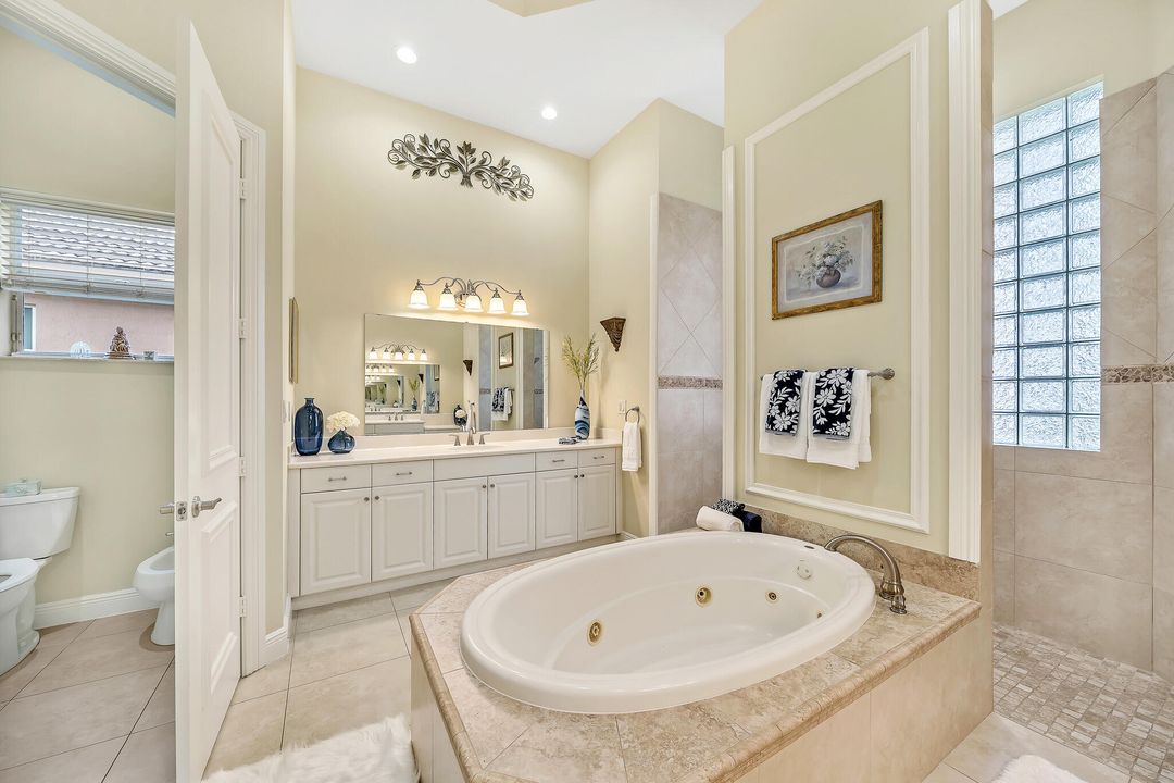 For Sale: $1,099,000 (5 beds, 4 baths, 4384 Square Feet)