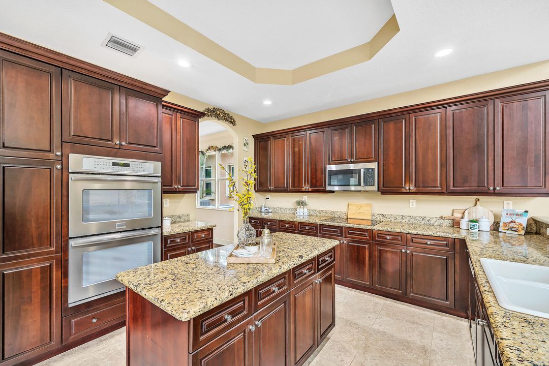 For Sale: $1,099,000 (5 beds, 4 baths, 4384 Square Feet)