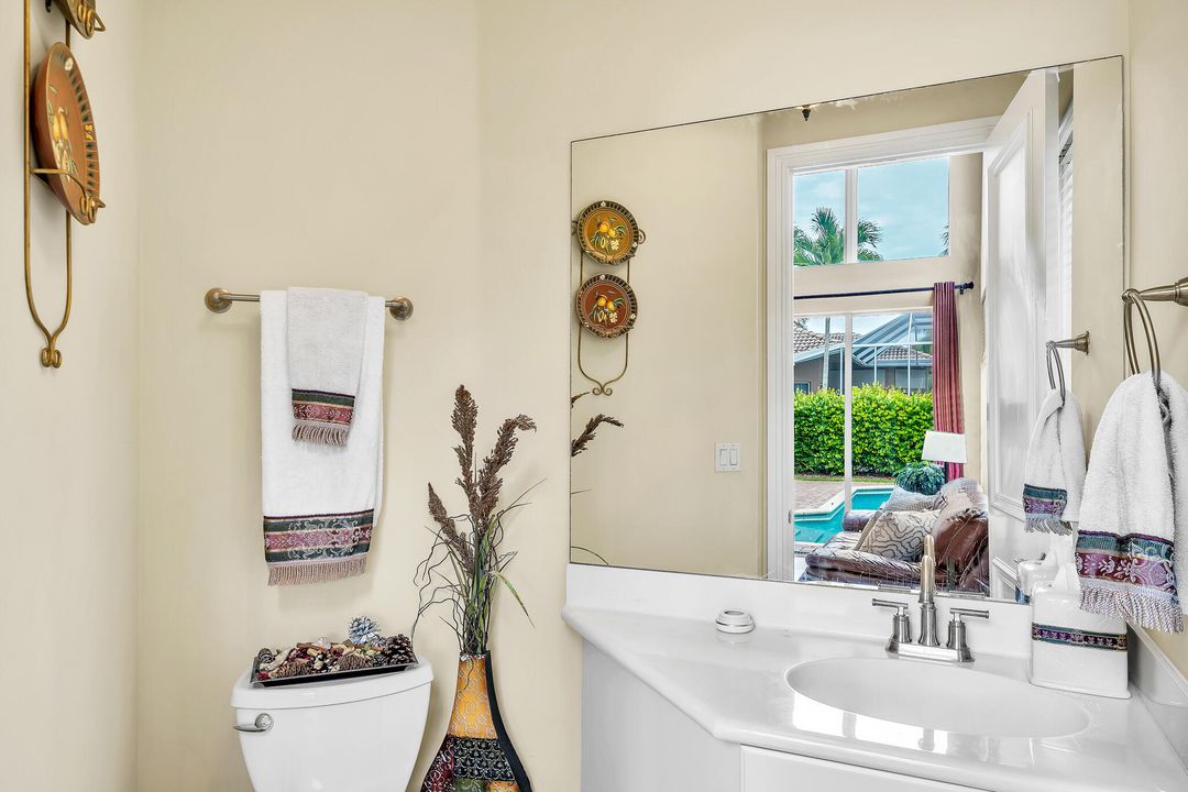 For Sale: $1,099,000 (5 beds, 4 baths, 4384 Square Feet)