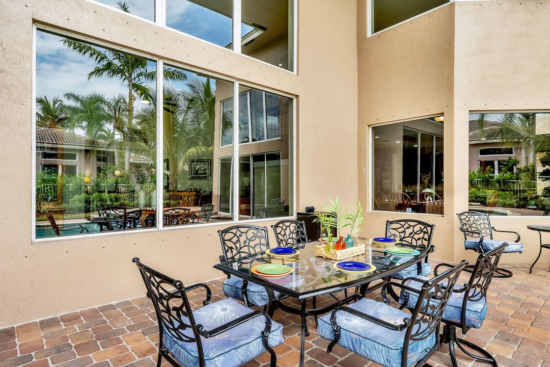 For Sale: $1,099,000 (5 beds, 4 baths, 4384 Square Feet)