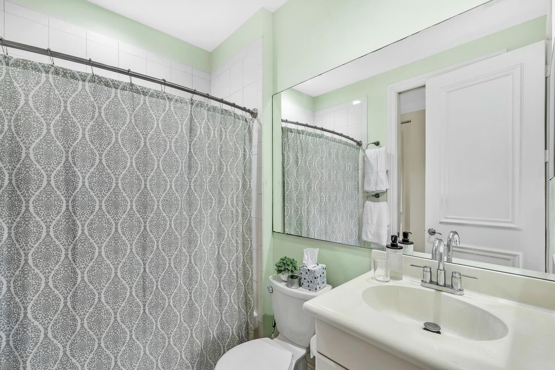 For Sale: $1,099,000 (5 beds, 4 baths, 4384 Square Feet)