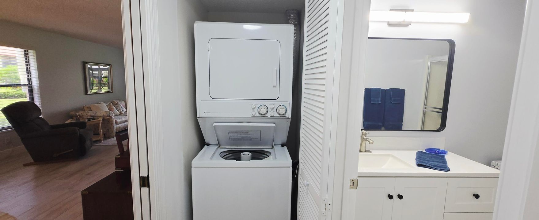 For Sale: $247,000 (2 beds, 2 baths, 1107 Square Feet)