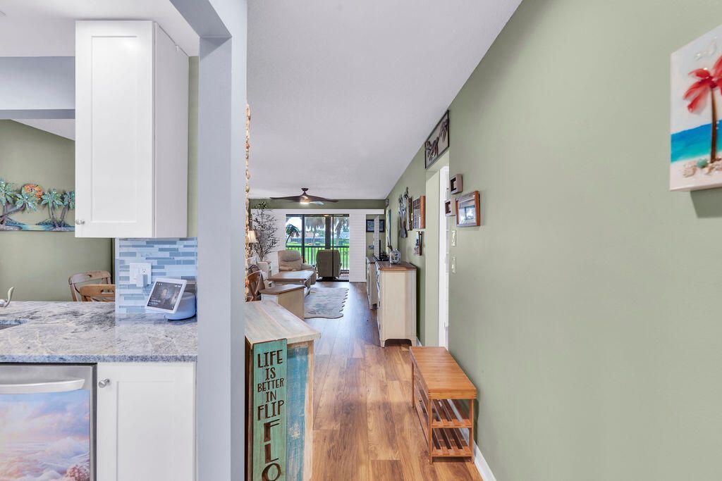 Под контрактом: $264,900 (2 спален, 2 ванн, 1020 Квадратных фут)