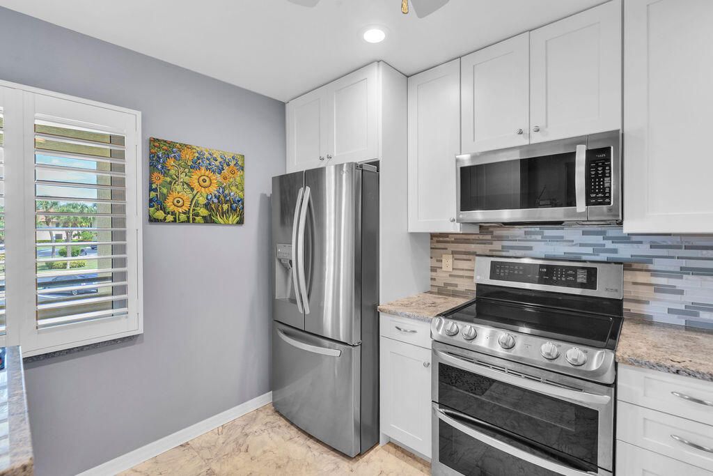 Под контрактом: $264,900 (2 спален, 2 ванн, 1020 Квадратных фут)