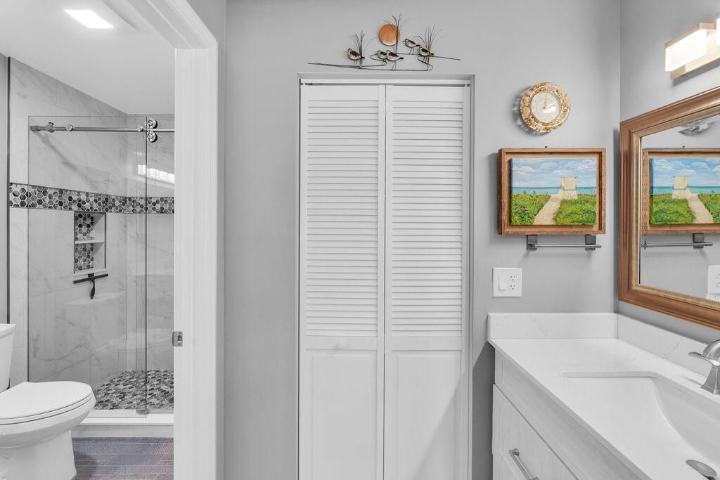 Под контрактом: $264,900 (2 спален, 2 ванн, 1020 Квадратных фут)