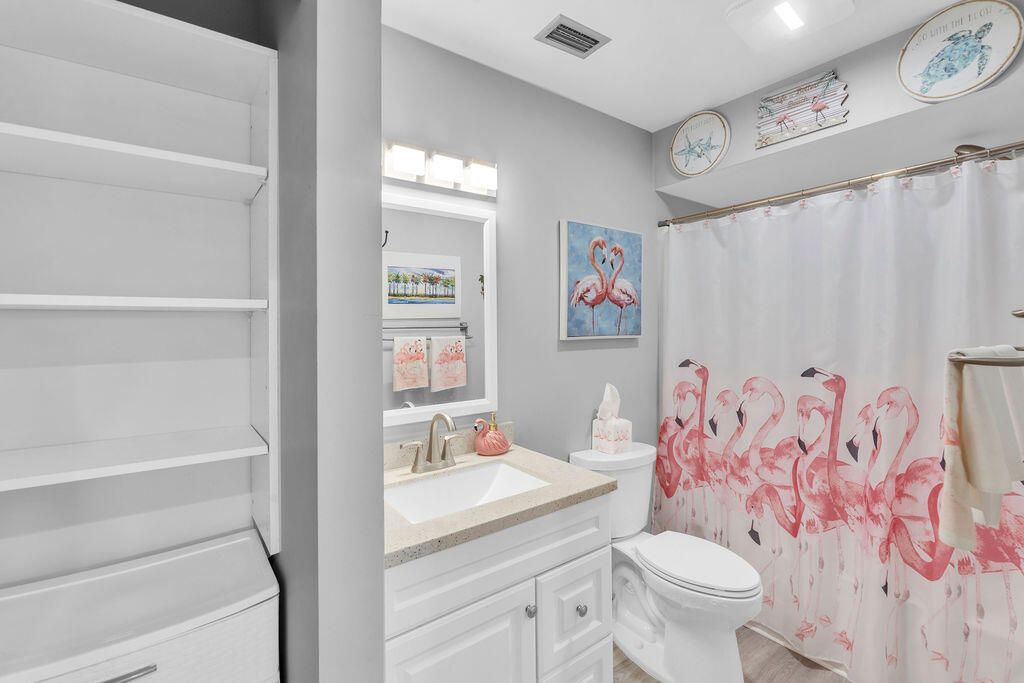 Под контрактом: $264,900 (2 спален, 2 ванн, 1020 Квадратных фут)