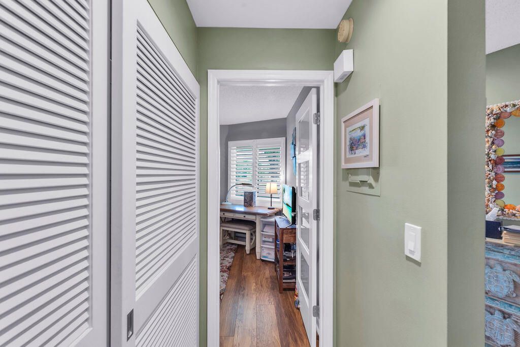 Под контрактом: $264,900 (2 спален, 2 ванн, 1020 Квадратных фут)