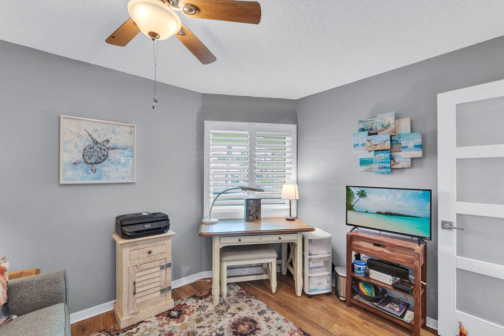 Под контрактом: $264,900 (2 спален, 2 ванн, 1020 Квадратных фут)